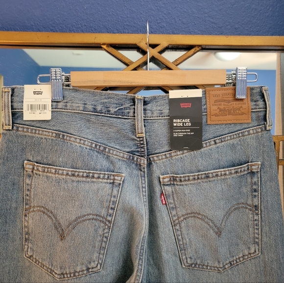 NWT Levi's Ribcage Wide-Leg Jeans - Picture 4 of 6